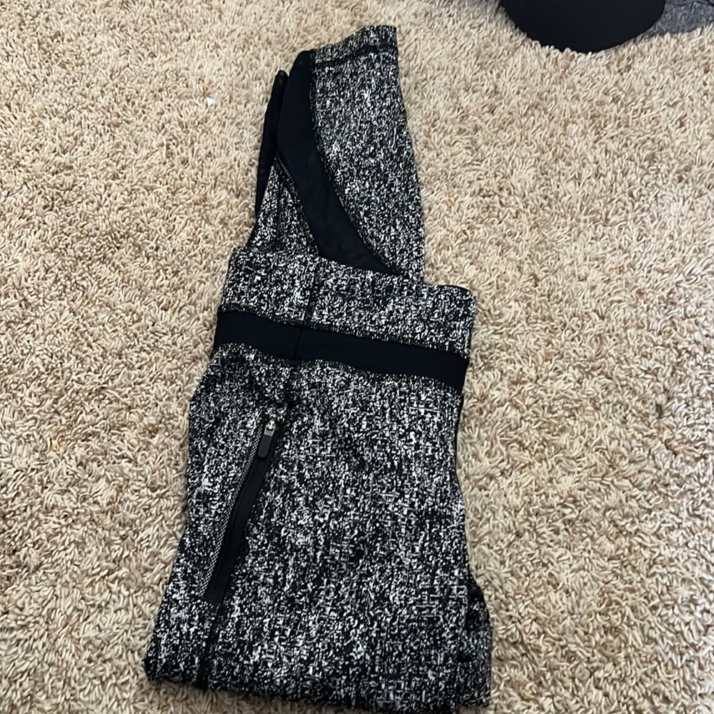 Lululemon leggings size 6